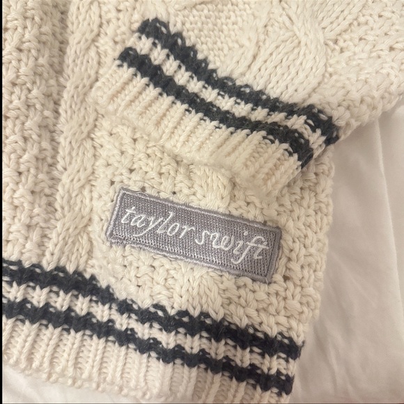 Taylor Swift Cardigan M/L 2024 Folklore Cardigan Size M/L New NWOT - Picture 2 of 9